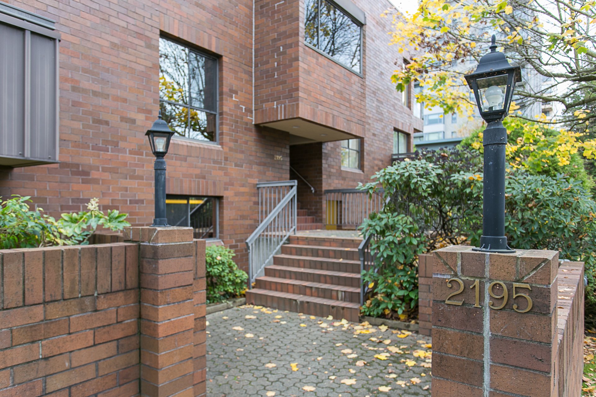 2195 40th Avenue West, Vancouver, BC V6M 1W4 - 2