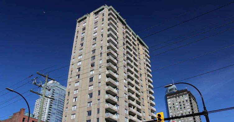 1075 Comox Street, Vancouver, BC V6E 1K2