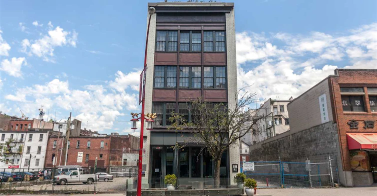 133 Keefer Street, Vancouver, BC V6A 1X3