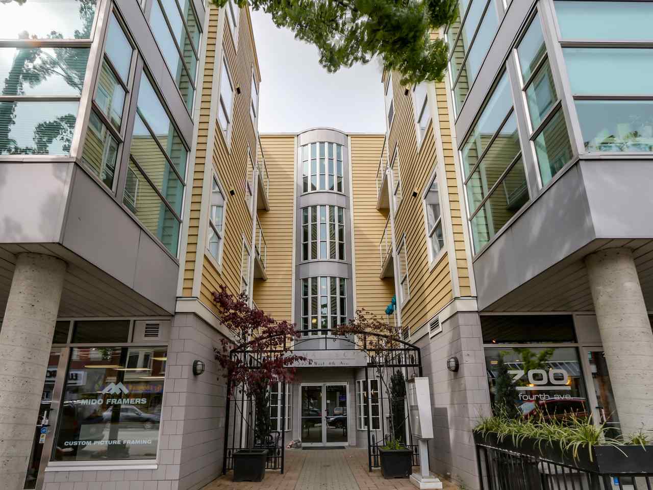 2929 4th Avenue West, Vancouver, BC V6K 1R3