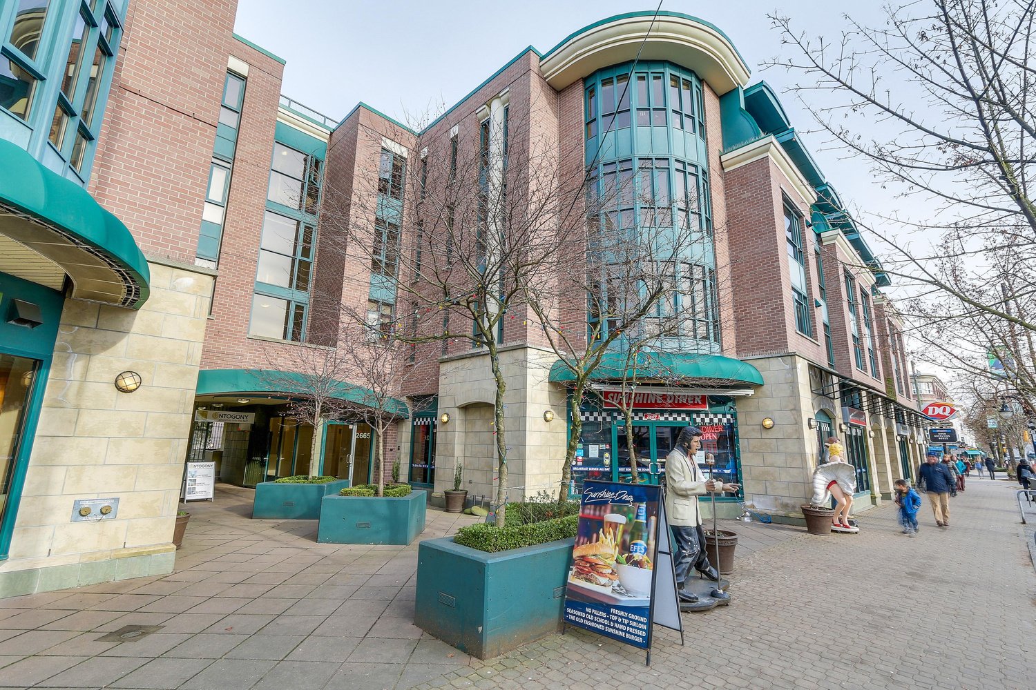 2665 Broadway  West, Vancouver, BC V6K 2G2 - 3