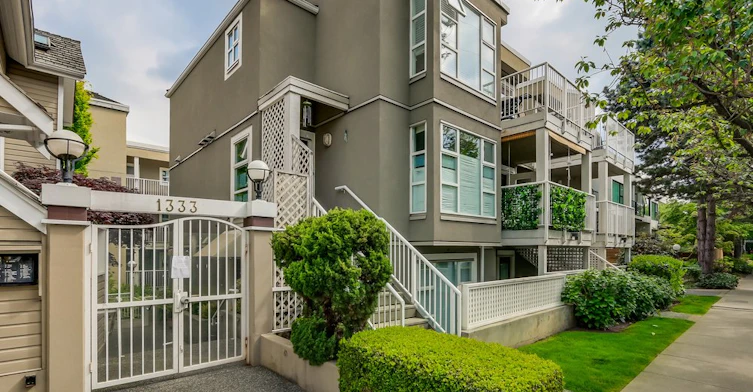 1333 7th Avenue West, Vancouver, BC V6H 1B8