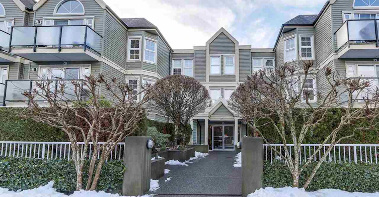 876 16th Avenue West, Vancouver, BC V5Z 1T1