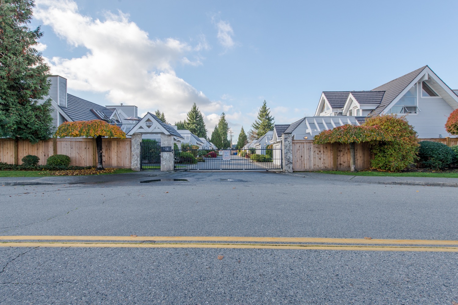 9785 152B Street, Surrey, BC V3R 9W2