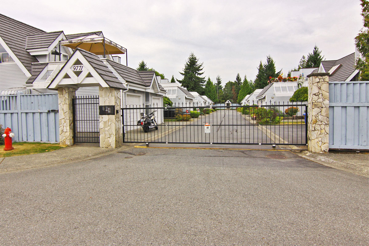 9771 152B Street, Surrey, BC V3R 9W1