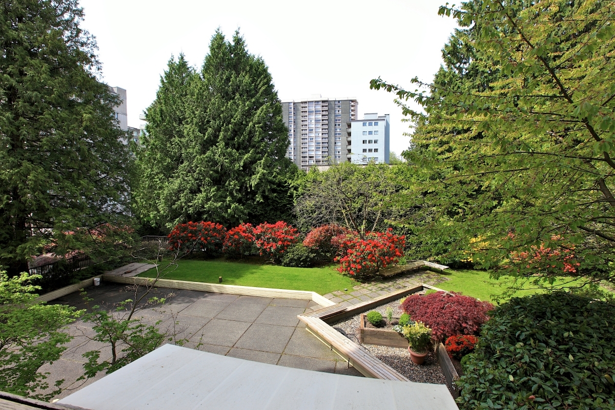 1412 Esquimalt Avenue, West Vancouver, BC V7T 1K7 - 2