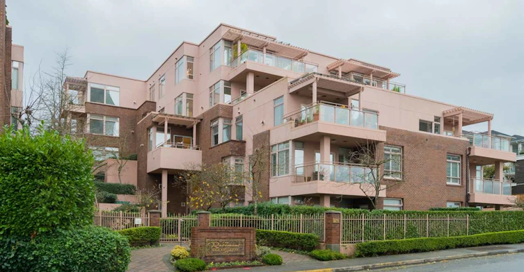 2271 Bellevue Avenue, West Vancouver, BC V7V 4X1