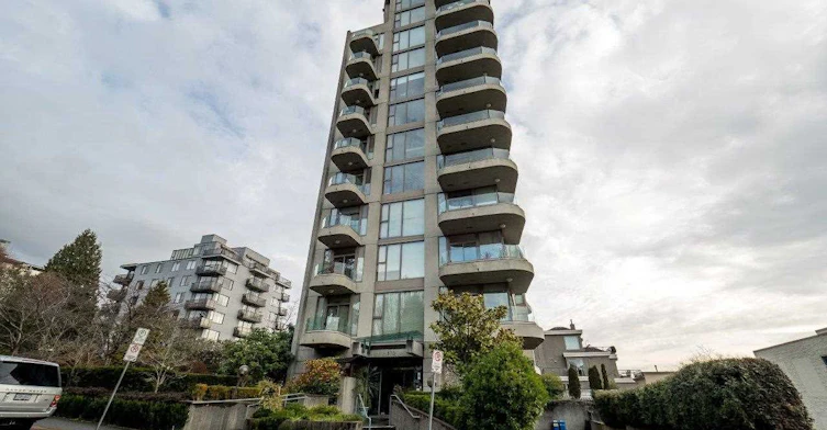 570 18th Street, West Vancouver, BC V7V 3V7