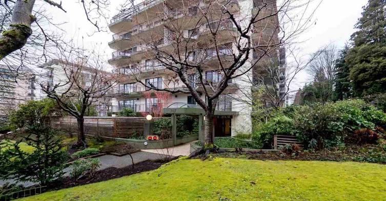 747 17th Street, West Vancouver, BC V7V 3T4
