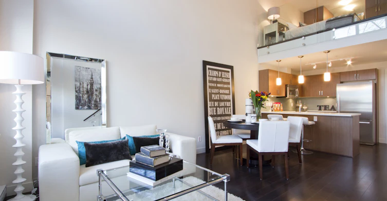 222 30th Avenue East, Vancouver, BC V5V 2V1 - 4
