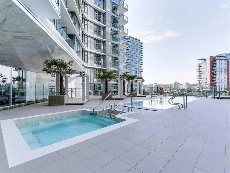 One Pacific 68 Smithe Street Vancouver Bc Rew