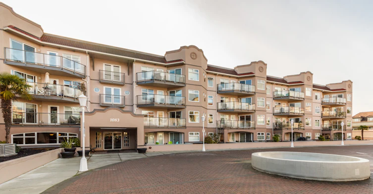 1083 Tillicum Road, Esquimalt, BC V9A 7L7