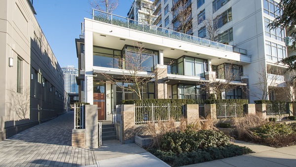 1328 Chesterfield Avenue, North Vancouver, BC V7M 2M9
