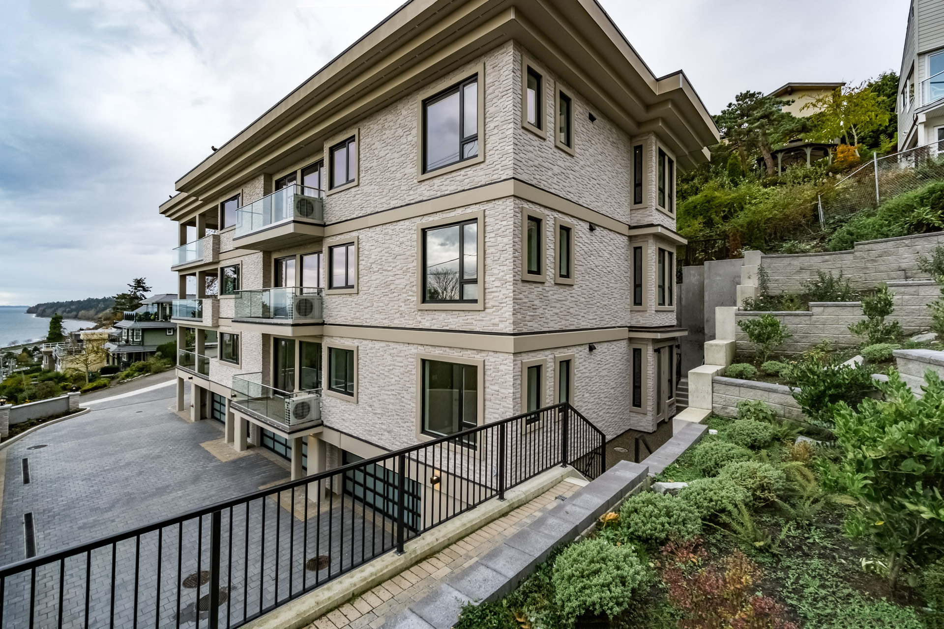 15021 Buena Vista Avenue, Surrey, BC V4B 1X8 - 2