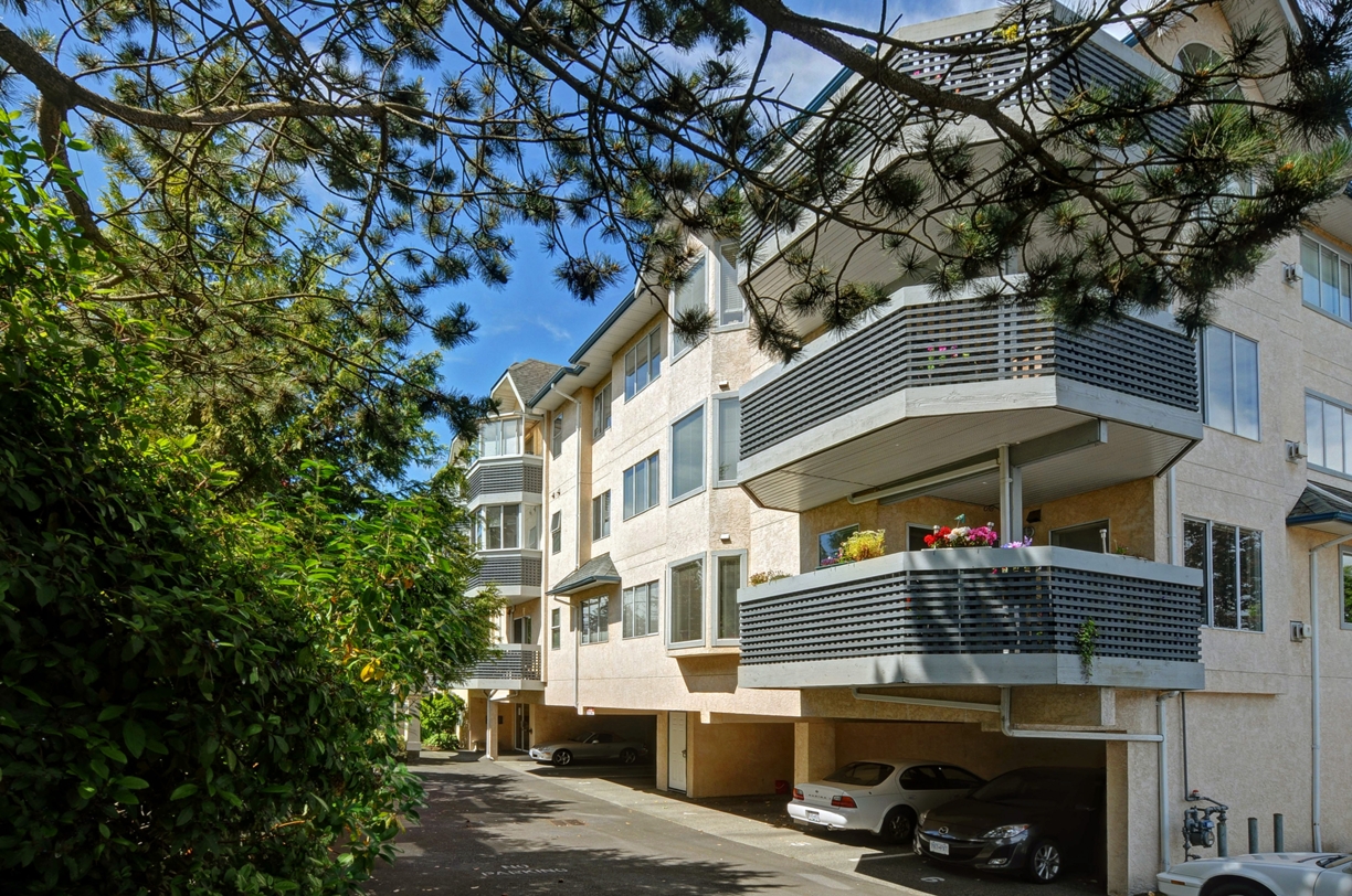 2900 Orillia Street, Saanich, BC V9A 1Y5 - 2
