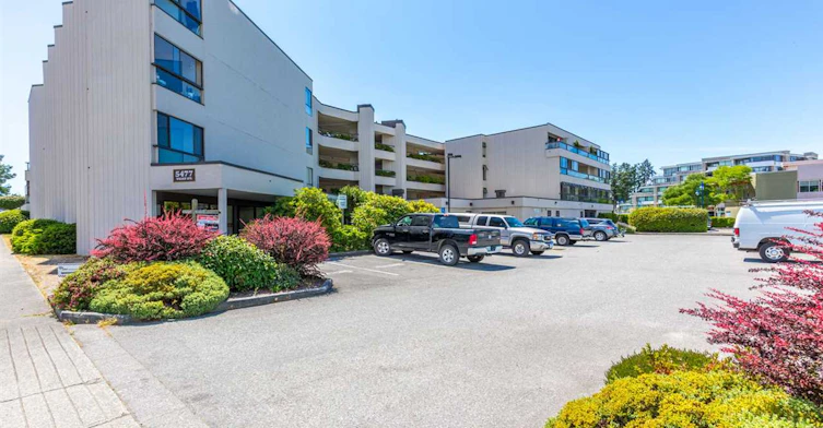 5477 Wharf Road, Sechelt, BC V0N 3A3