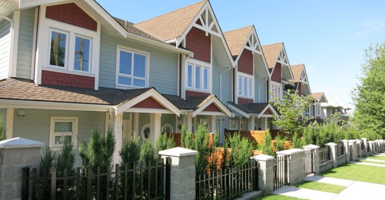 568 Rochester Avenue, Coquitlam, BC V3K 0C3