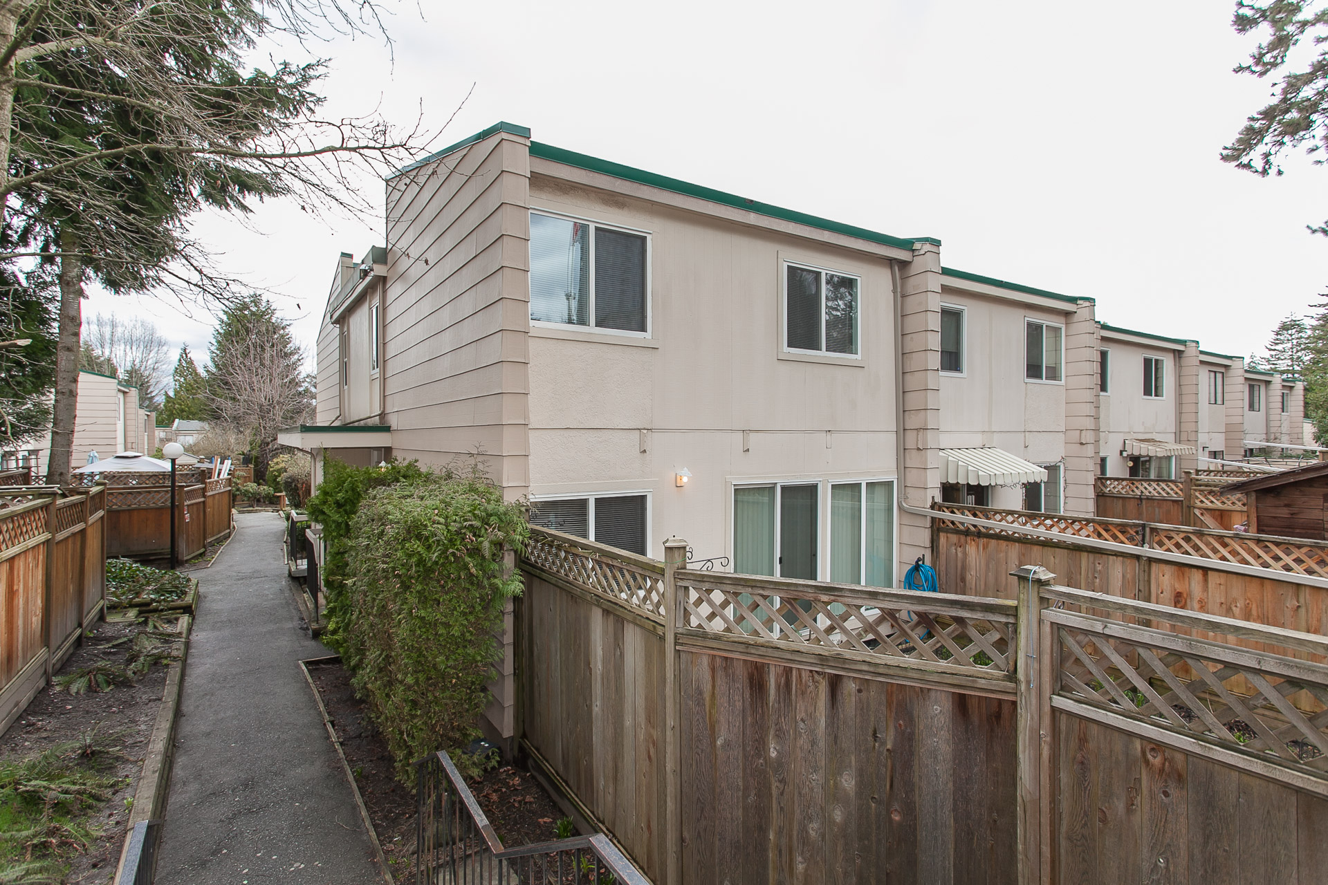 15245 105 Avenue, Surrey, BC V3R 1R9