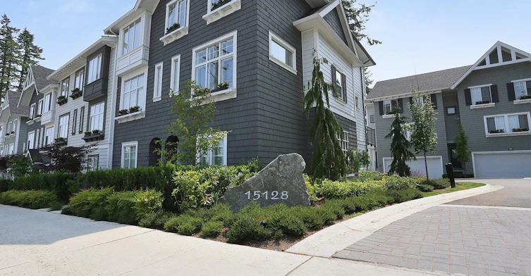 15128 24 Avenue, Surrey, BC V4A 2H8