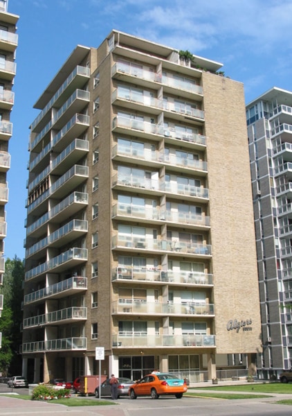 565 Avenue Road, Toronto, ON M4V 2J9