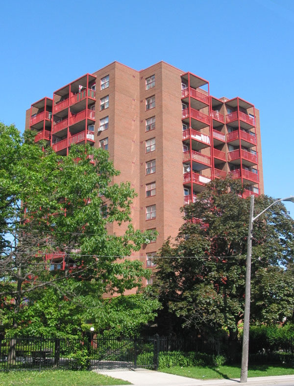 3174 Bathurst Street, Toronto, ON M6A 2B1