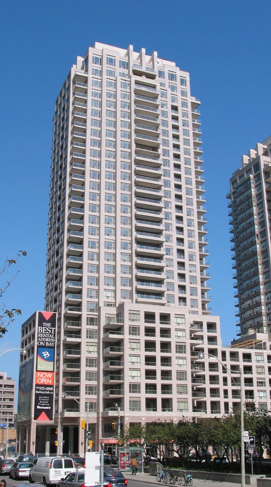 925 Bay Street , Toronto, ON M5S 3L4