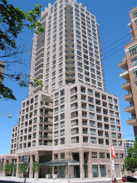 909 Bay Street, Toronto, ON M5S 3L6
