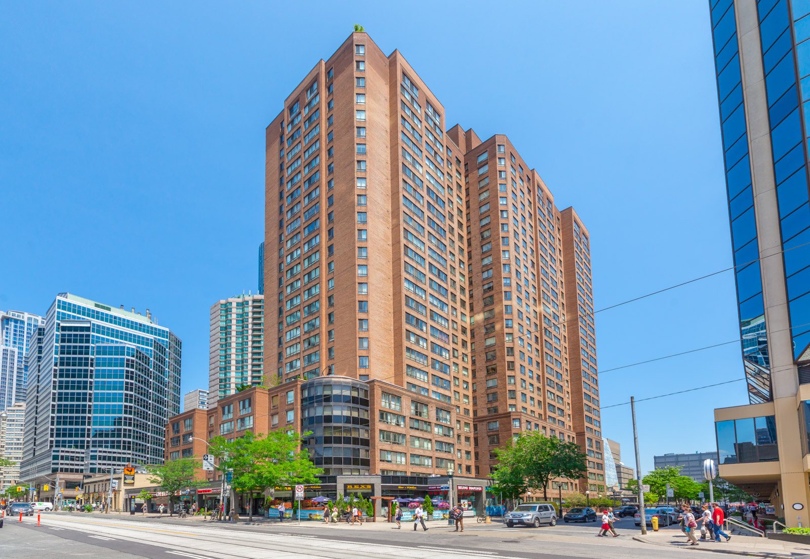 633 Bay Street, Toronto, ON M5G 2G4