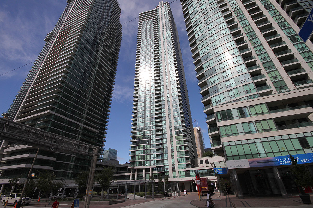 18 Harbour Street , Toronto, ON M5J 2Z6