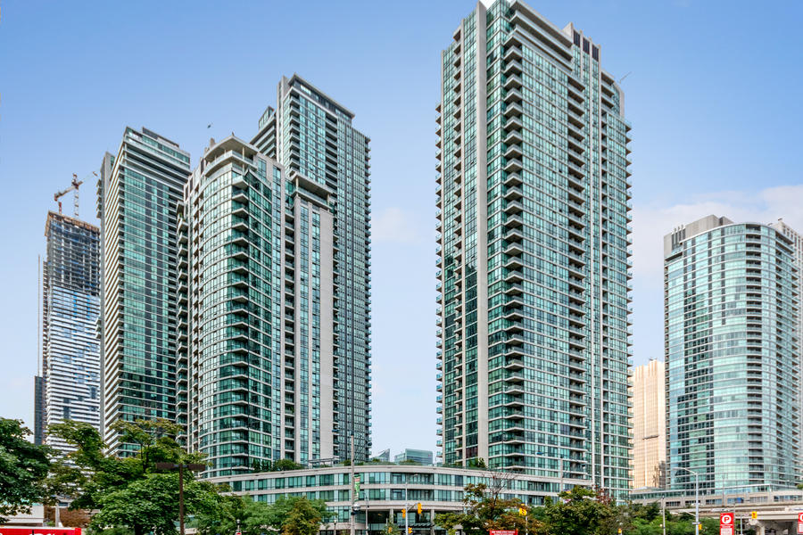 16 Yonge Street, Toronto, ON M5E 1R4