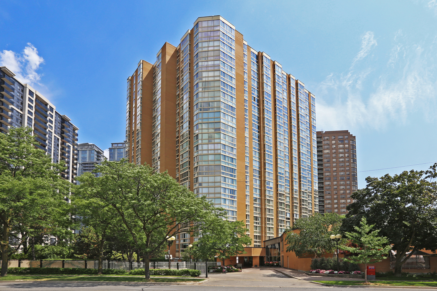 131 Beecroft Road, Toronto, ON M2N 7C4