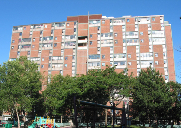 42 Blevins Place, Toronto, ON M5A 3M6 - 2
