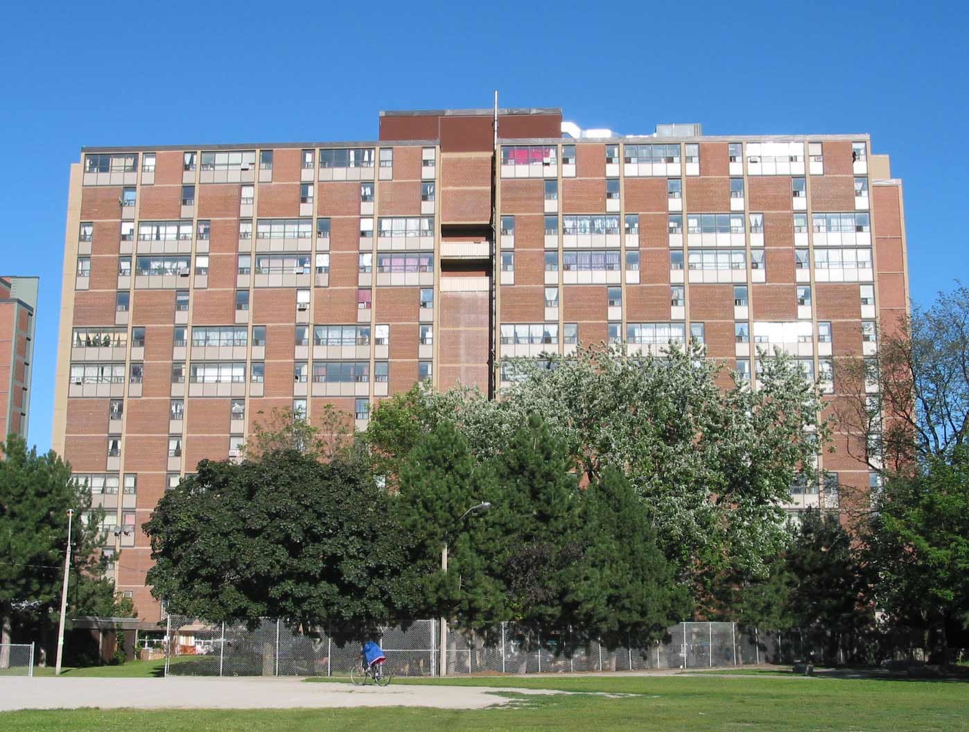 14 Blevins Place, Toronto, ON M5A 3M5