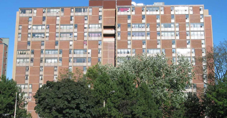 14 Blevins Place, Toronto, ON M5A 3M5