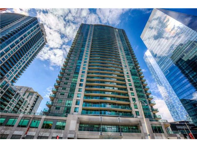 19 Grand Trunk Crescent, Toronto, ON M5J 3A3 - 2