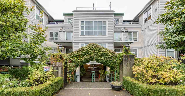 225 19th Avenue East, Vancouver, BC V5V 1J3