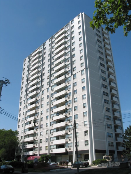 18 Brownlow Avenue, Toronto, ON M4S 2K8