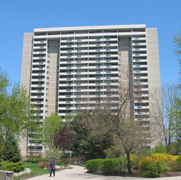812 Burnhamthorpe Road, Toronto, ON L4Y 3N5