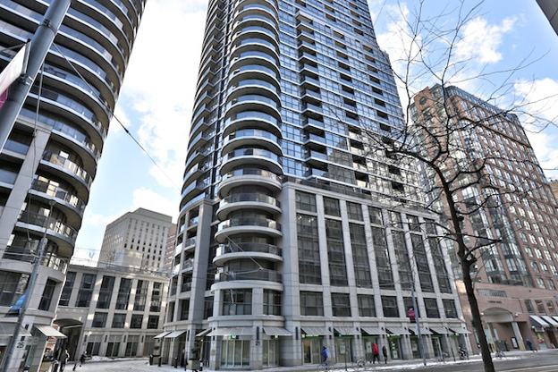 21 Carlton Street, Toronto, ON M5B 1L3