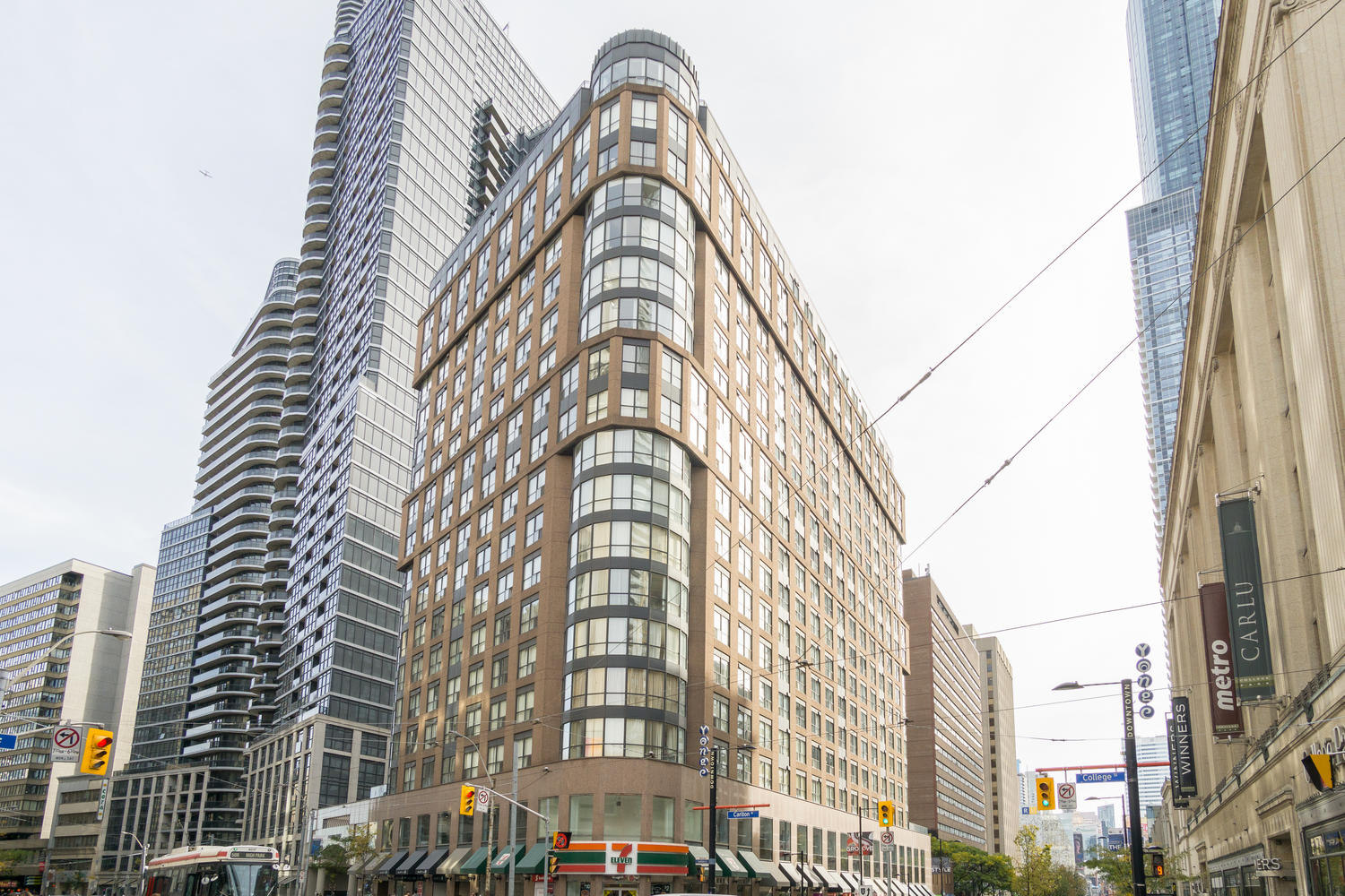 7 Carlton Street , Toronto, ON M5B 2M3
