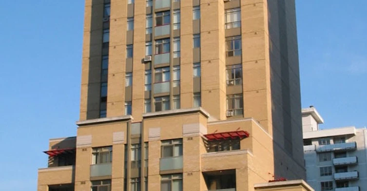 77 Charles Street East, Toronto, ON M4Y 1V2 - 2