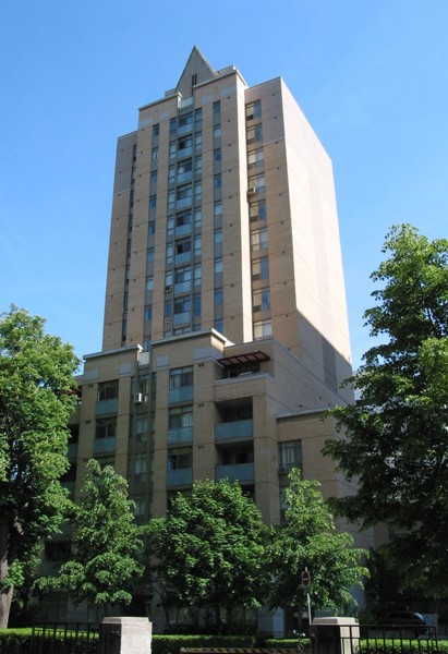 77 Charles Street East, Toronto, ON M4Y 1V2