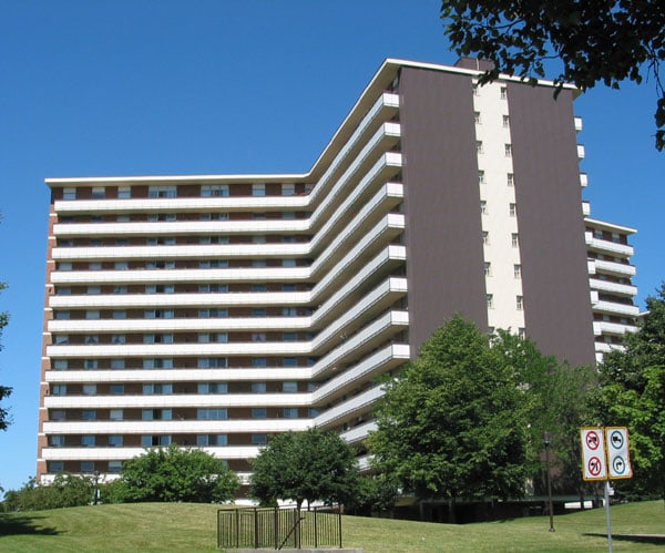 60 Clipper Road, Toronto, ON M2J 4E2