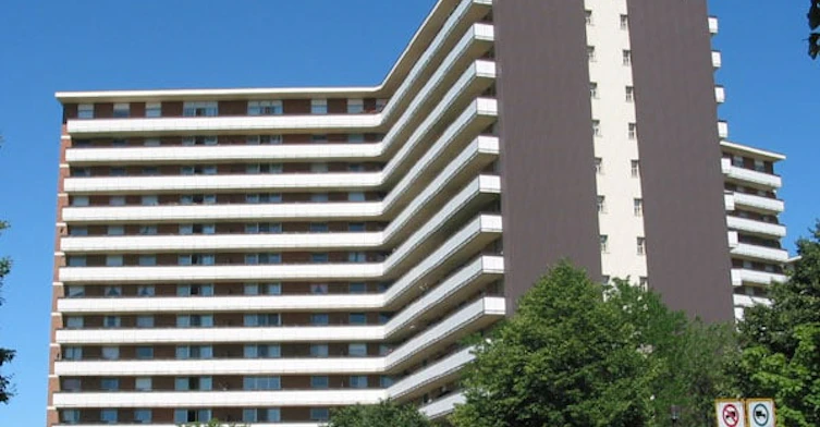 60 Clipper Road, Toronto, ON M2J 4E2