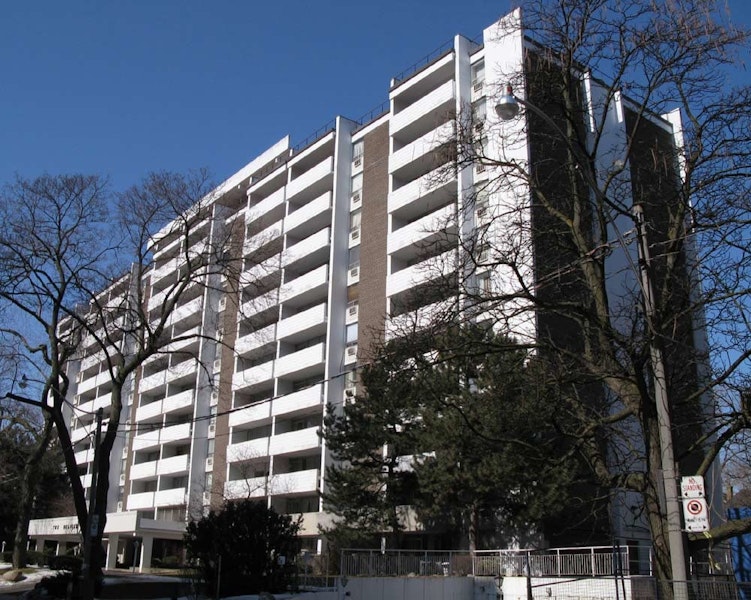 The Delisle Place, 70 Delisle Avenue Toronto, ON REW