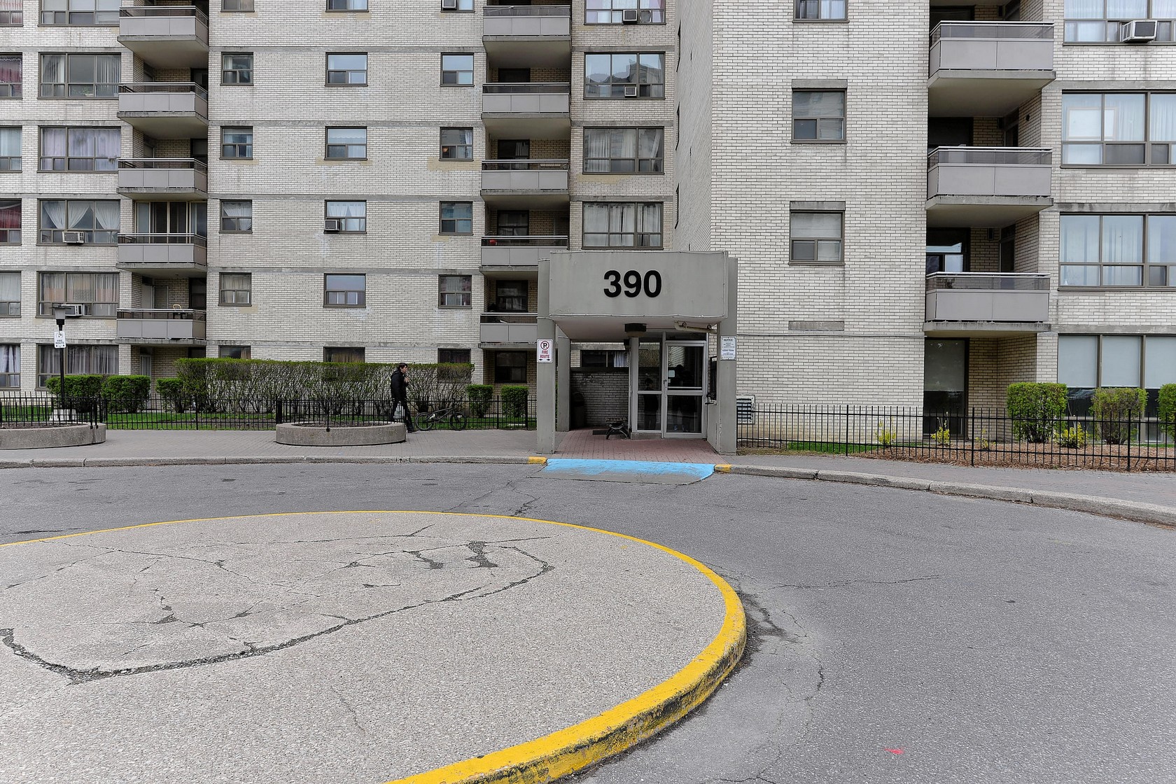 390 Dixon Road, Toronto, ON M9R 1T4 - 2
