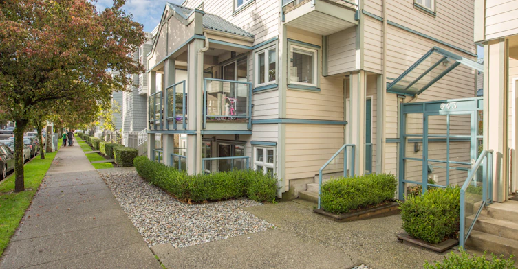 643 7th Avenue West, Vancouver, BC V5Z 1B6 - 2