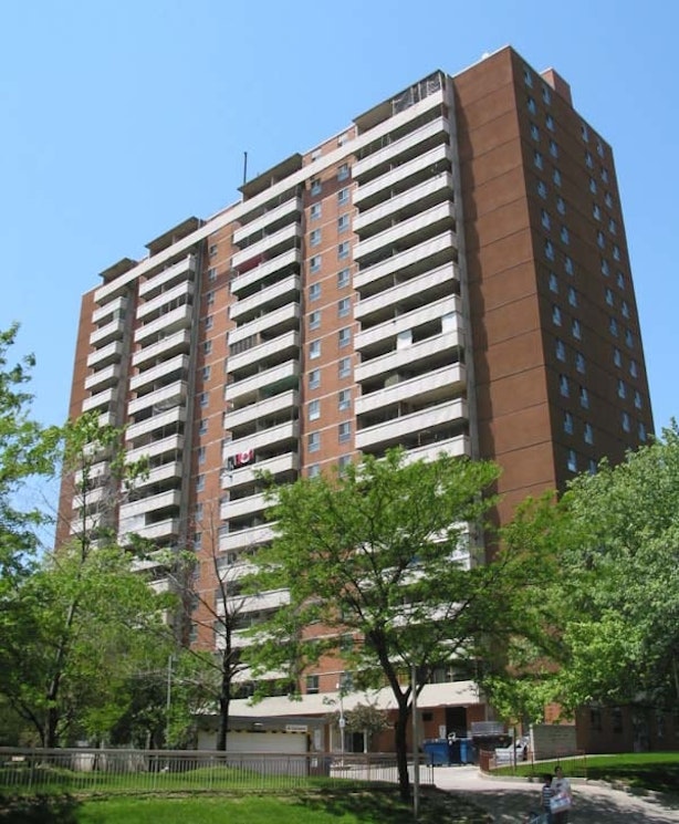 5005 Dundas Street West, 5005 Dundas Street West Toronto, ON REW