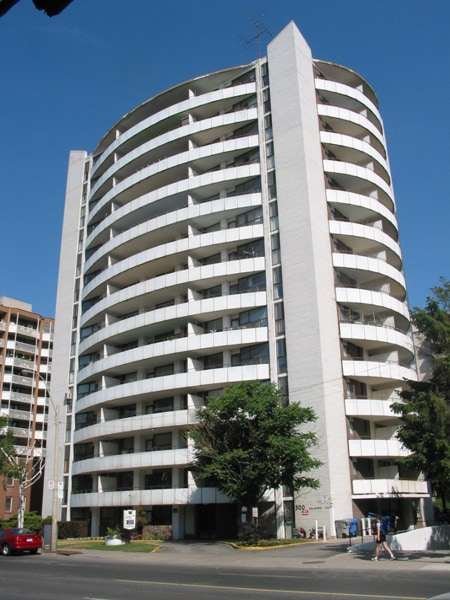 300 Eglinton Avenue East, Toronto, ON M4P 1L5