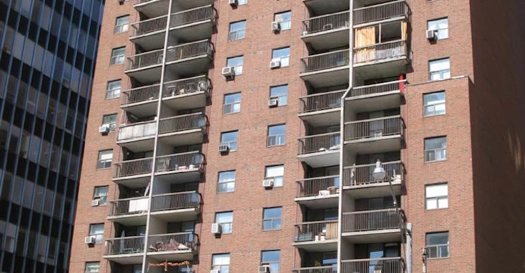 130 Eglinton Avenue East, Toronto, ON M4P 2X9